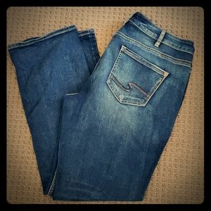 SILVER Suki Slim Boot Jeans 18 plus. Brand new